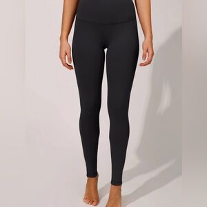 BLACK leggings, wore only a few times, good condition.